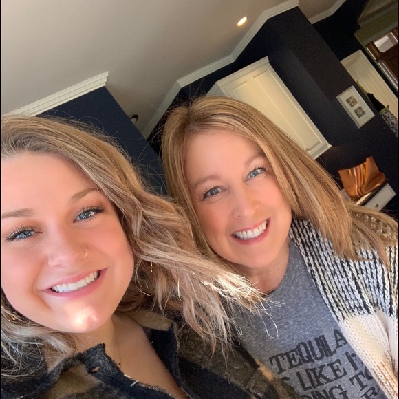 Meet your Posher, Lori - Picture 1 of 1